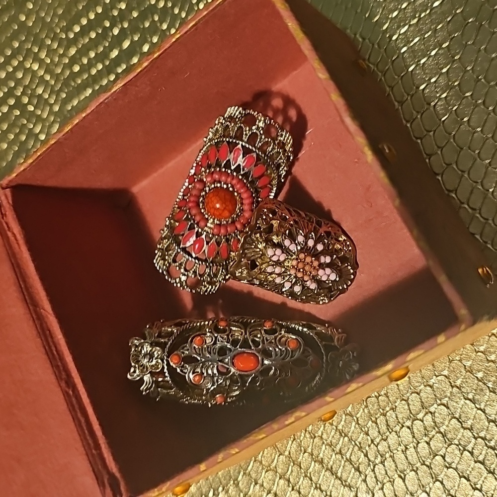 Elegant & Exotic Gold Jewelry Ring & Box Set